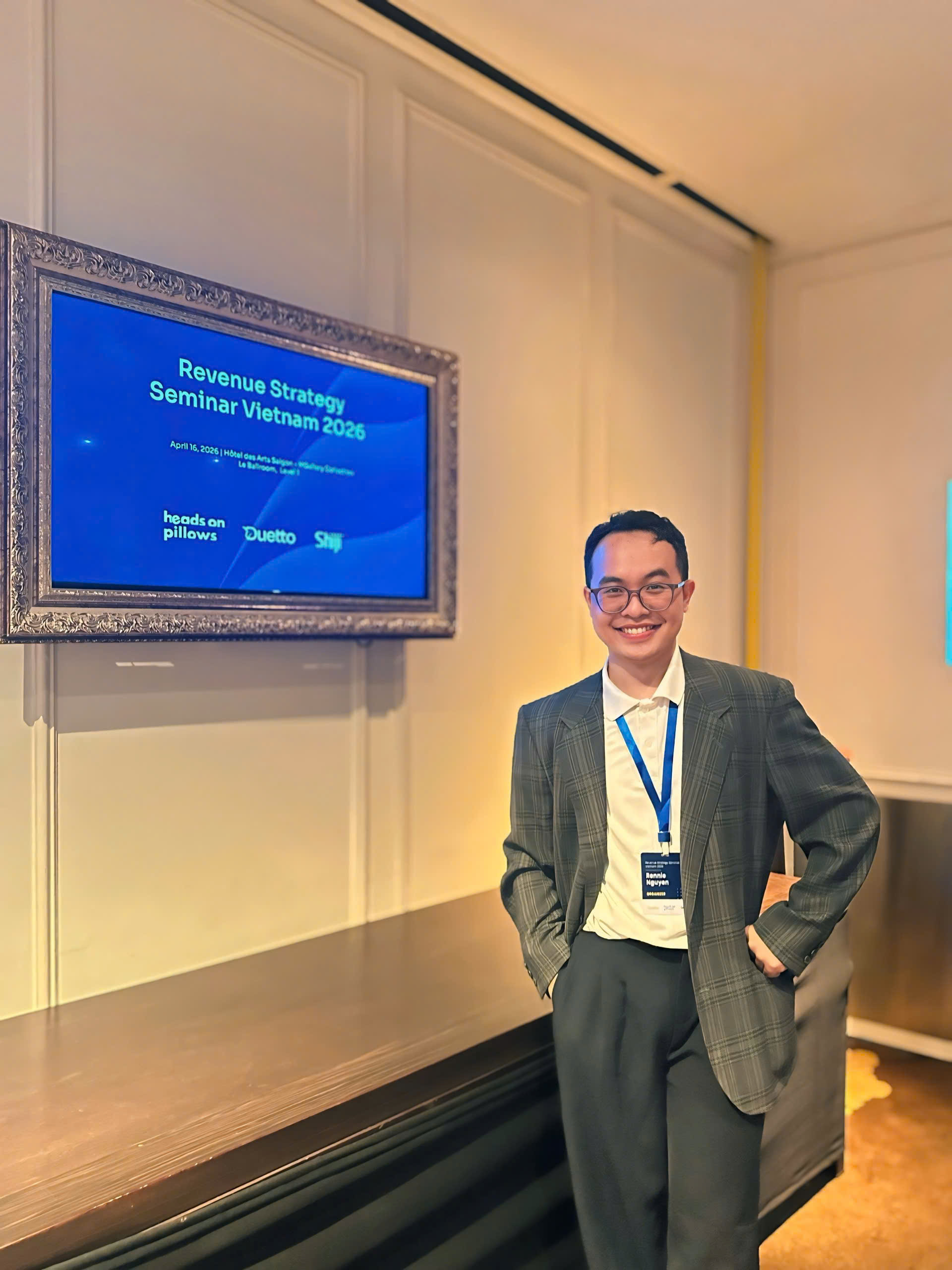 Ronnie Nguyen - Contact